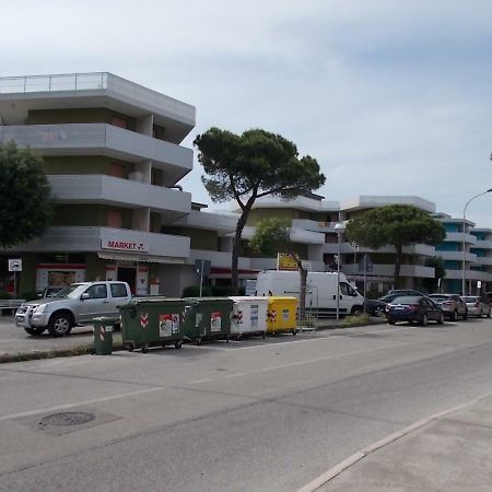 Condominio Moschettieri Trilocale Bibione Buitenkant foto