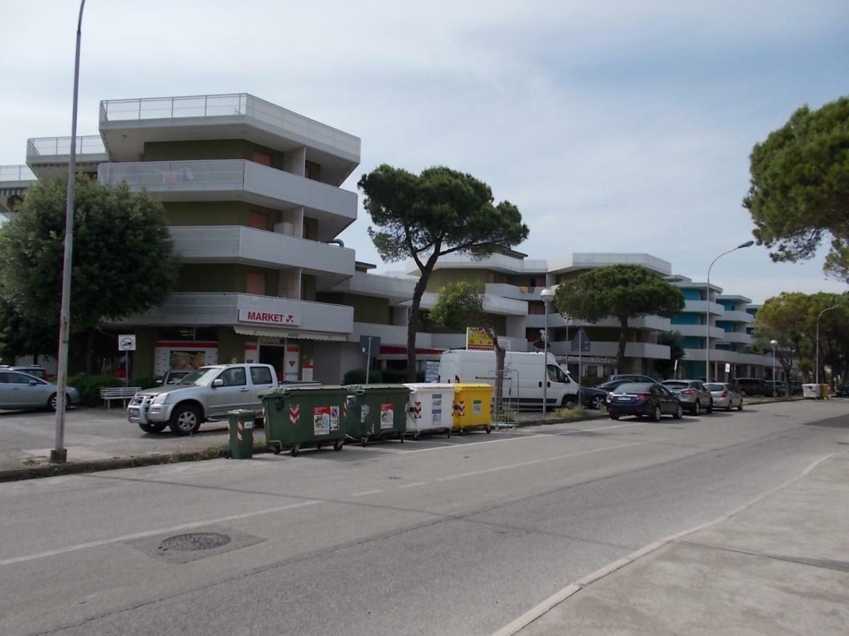 Condominio Moschettieri Trilocale Bibione Buitenkant foto