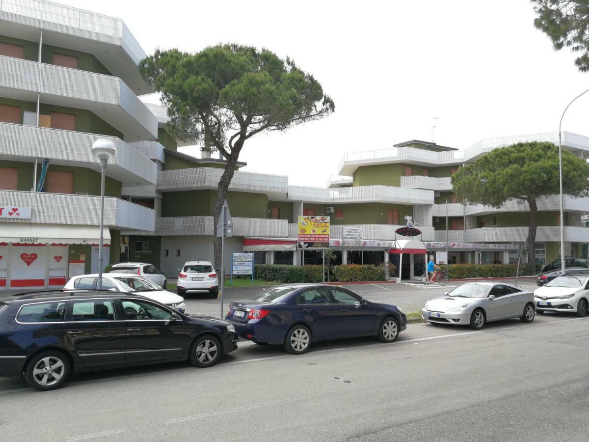 Condominio Moschettieri Trilocale Bibione Buitenkant foto