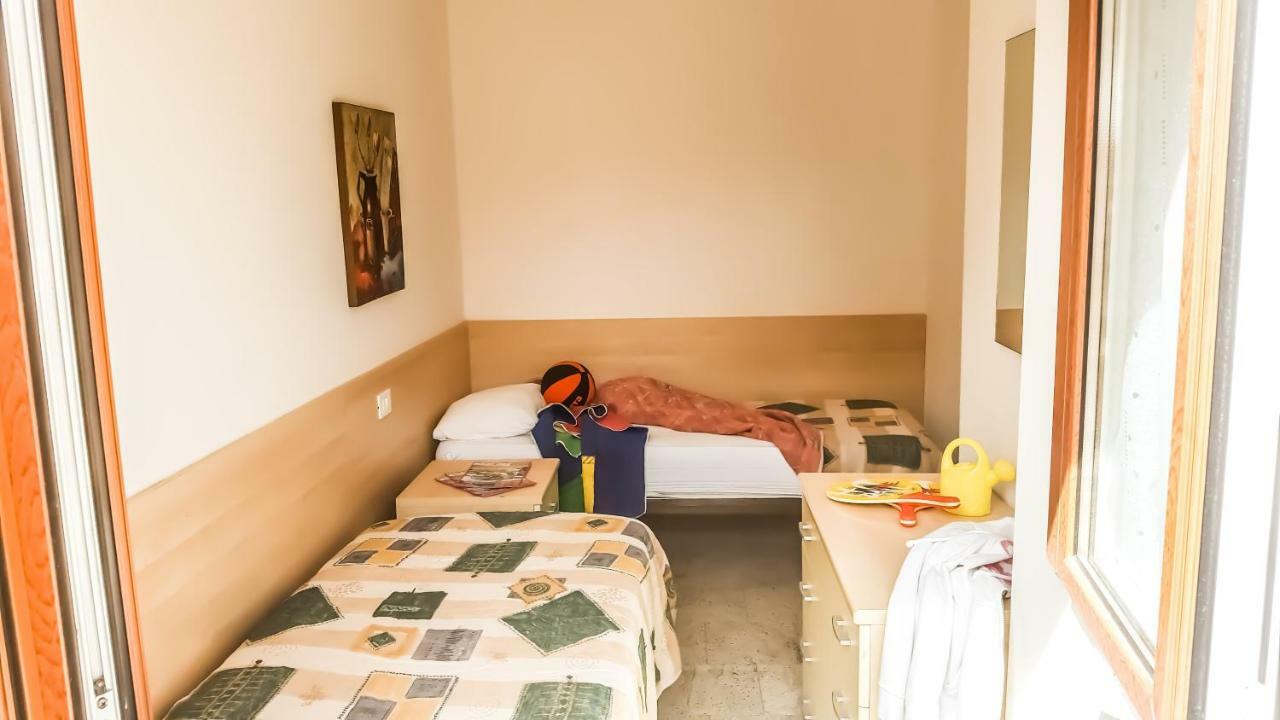 Condominio Moschettieri Trilocale Bibione Buitenkant foto