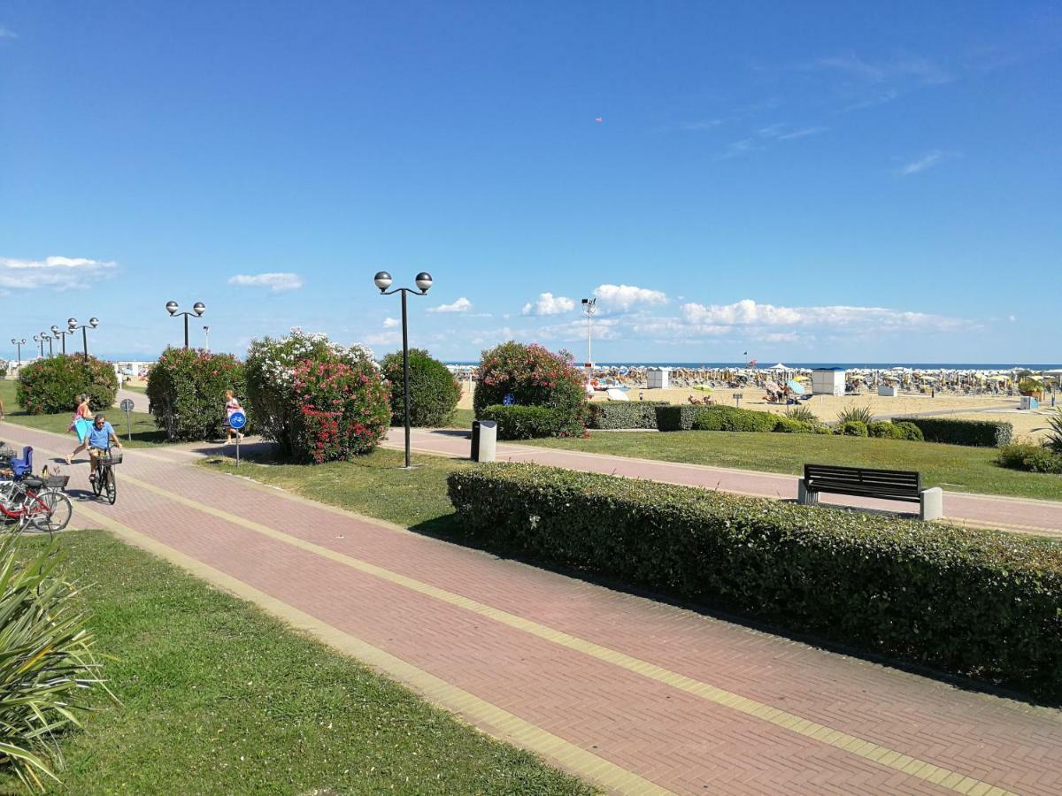 Condominio Moschettieri Trilocale Bibione Buitenkant foto